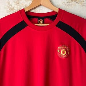Manchester United Official Merchandise Shirt | Crest Graphic | Size Medium